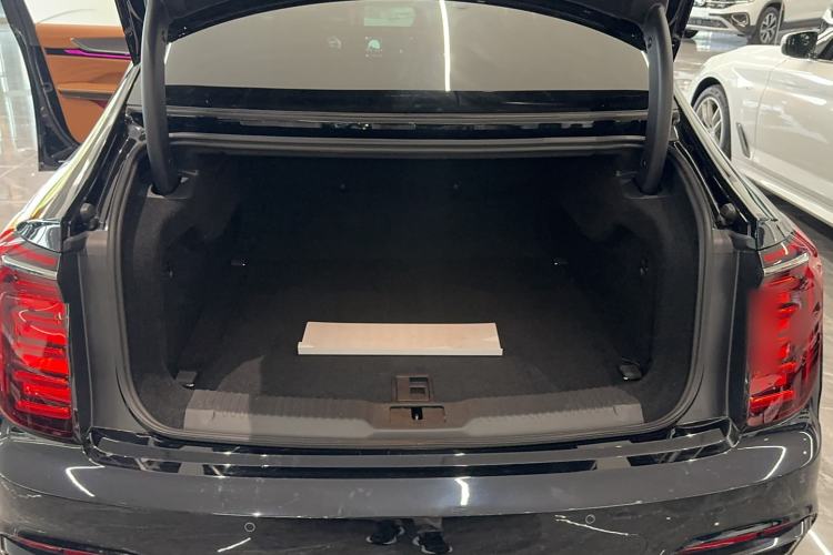Used Hongqi H9 2024 2.0T Qixiang Private Style Edition Trunk