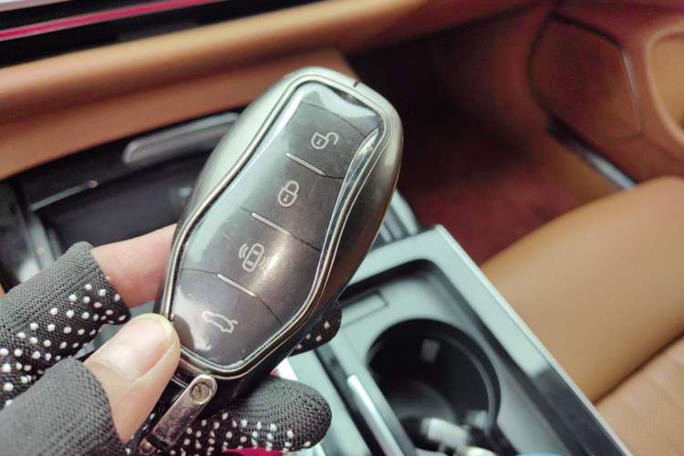 Used Hongqi H9 2024 2.0T Qixiang Private Style Edition Vehicle Key