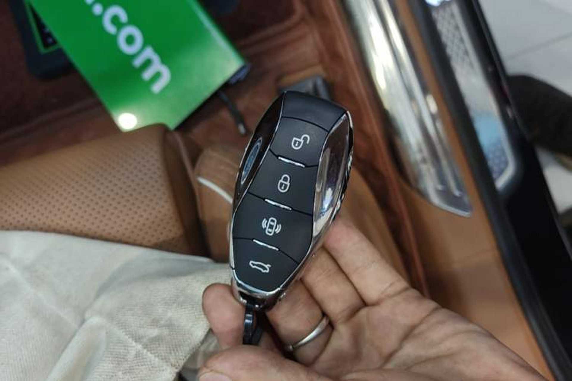 Used Hongqi H9 2024 2.0T Qixiang Private Style Edition Vehicle Key