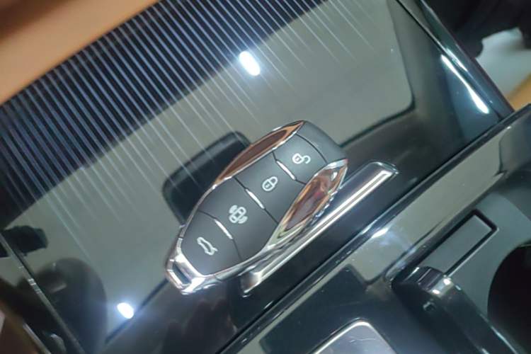 Used Hongqi H9 2024 2.0T Qixiang Private Style Edition Vehicle Key