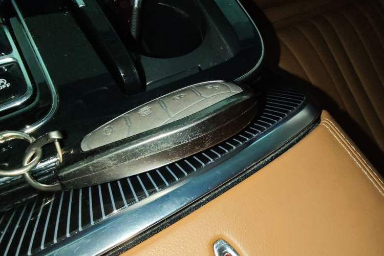Used Hongqi H9 2024 2.0T Qixiang Private Style Edition Vehicle Key