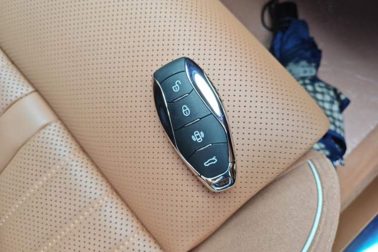 Used Hongqi H9 2024 2.0T Qixiang Private Style Edition Vehicle Key