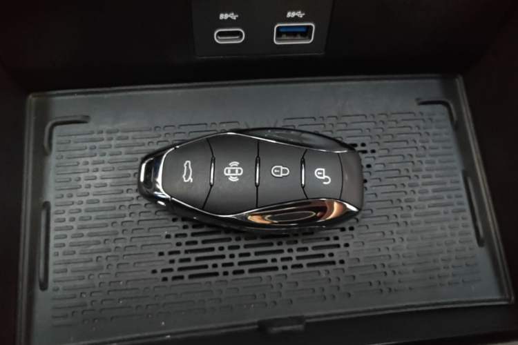 Used Hongqi H9 2024 2.0T Qichang Private Enjoyment Luxury Edition Vehicle Key