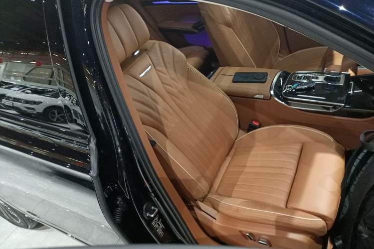 Used Hongqi H9 2024 2.0T Qichang Private Enjoyment Luxury Edition Right Front Seat