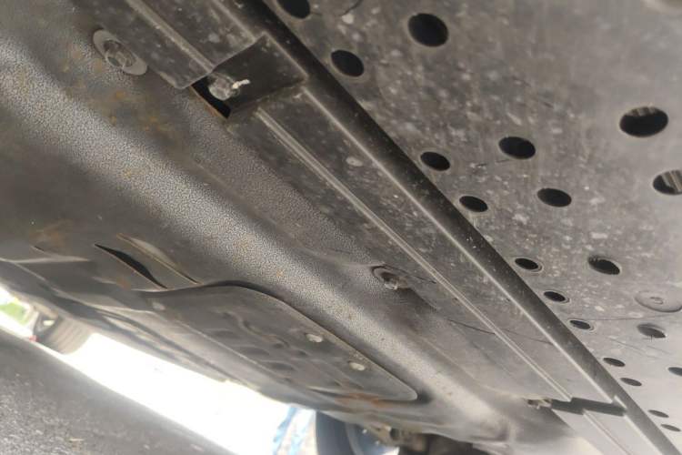 Used Hongqi H9 2024 2.0T Qixiang Luxury Business Edition Chassis Front Left