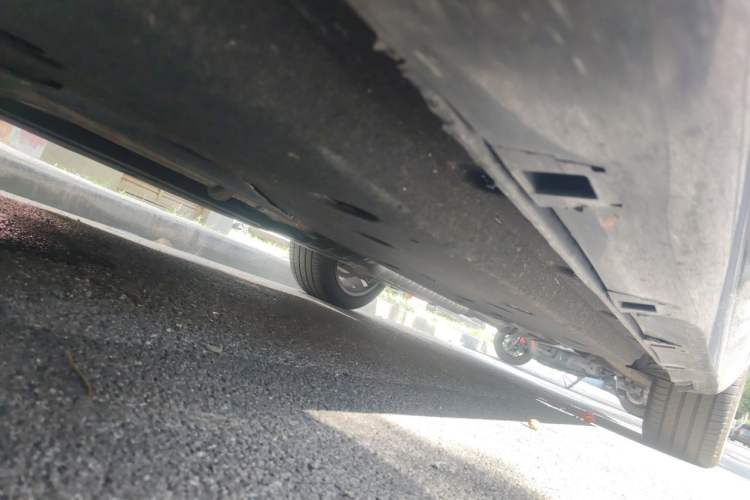 Used Hongqi H9 2024 2.0T Qixiang Luxury Business Edition Chassis Front Right