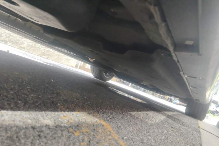 Used Hongqi H9 2024 2.0T Qixiang Luxury Business Edition Chassis Rear Left