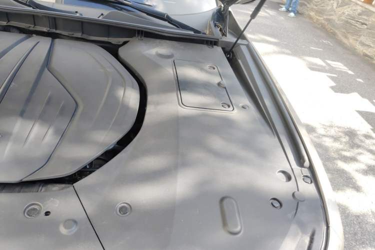 Used Hongqi H9 2024 2.0T Qixiang Luxury Business Edition Engine Bay Left