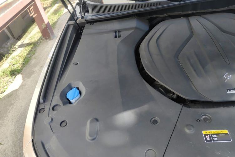 Used Hongqi H9 2024 2.0T Qixiang Luxury Business Edition Engine Bay Right