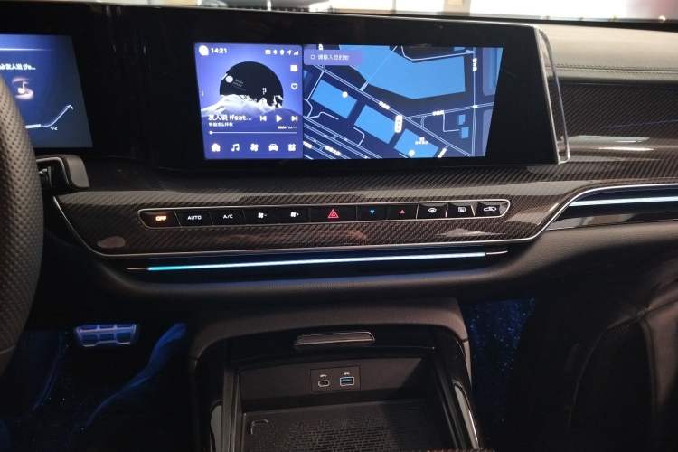 Used Hongqi H9 2024 3.0T Flagship All-Wheel Drive Private Style Edition Audio And AC Panel