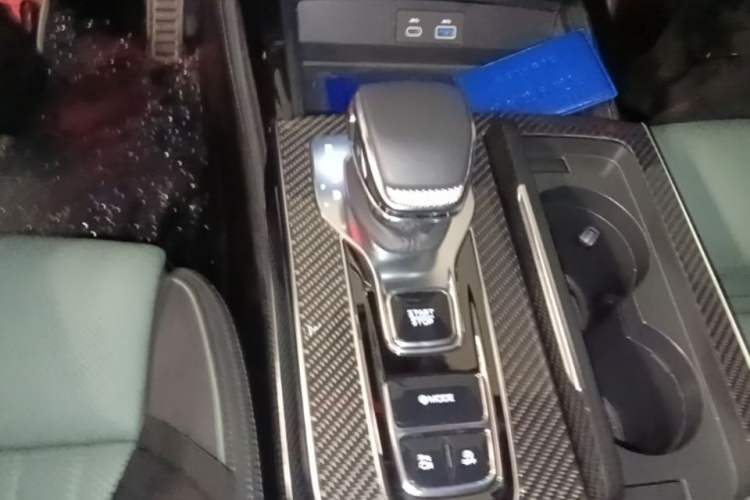Used Hongqi H9 2024 3.0T Flagship All-Wheel Drive Private Style Edition Gear Lever
