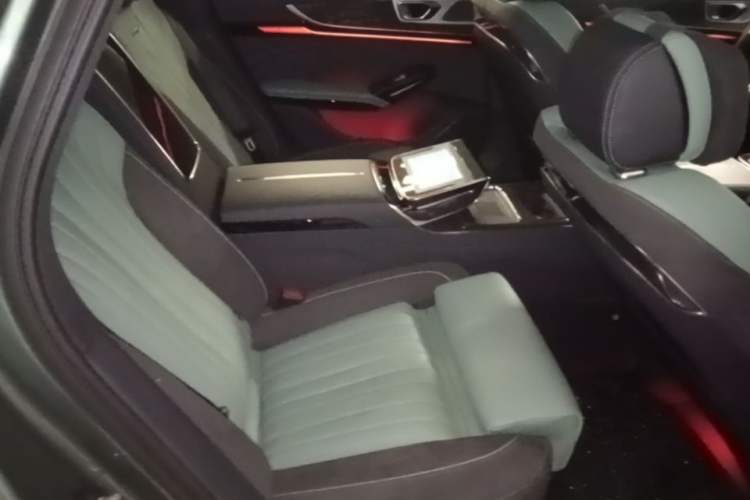 Used Hongqi H9 2024 3.0T Flagship All-Wheel Drive Private Style Edition Left Rear Seat