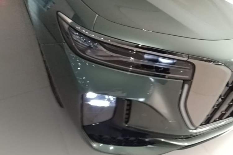 Used Hongqi H9 2024 3.0T Flagship All-Wheel Drive Private Style Edition Right Front Headlight