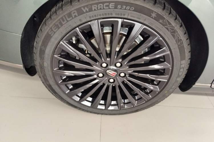 Used Hongqi H9 2024 3.0T Flagship All-Wheel Drive Private Style Edition Right Rear Wheel Hub