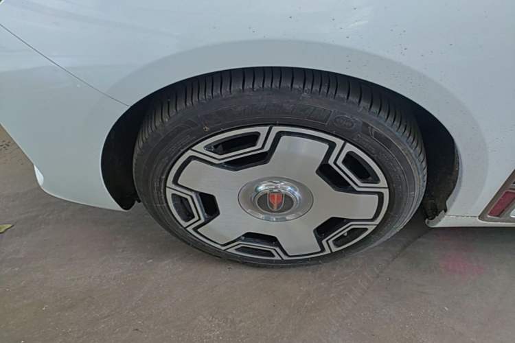 Used Hongqi H9 2024 2.0T Qixiang Private Style Edition Left Front Wheel Hub