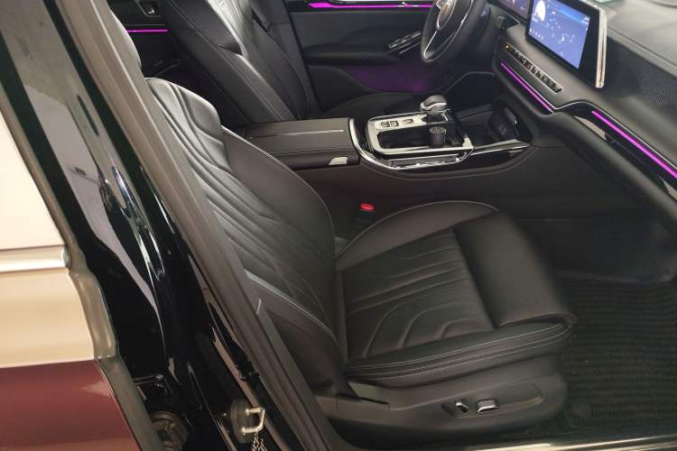 Used Hongqi H9 2024 2.0T Qixiang Luxury Business Edition Right Front Seat