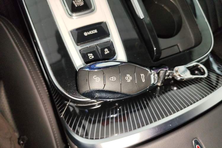 Used Hongqi H9 2024 2.0T Qixiang Luxury Business Edition Vehicle Key