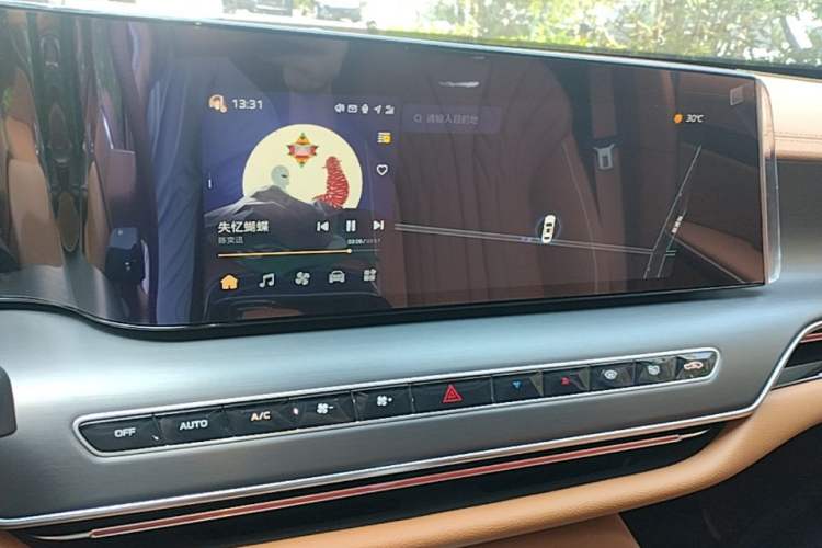 Used Hongqi H9 2025 Model Facelifted 2.0T Two-Wheel Drive Flag-Style Private Enjoyment Fashion Edition, 5 Seats Audio And AC Panel