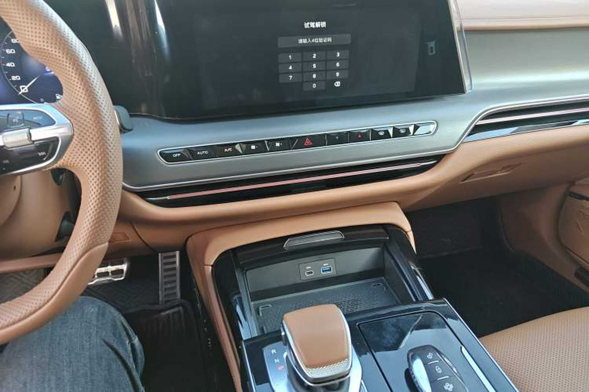 Used Hongqi H9 2025 2.0T Two-Wheel Drive Flagship Private Enjoyment Fashion Edition 5 Seats Audio And AC Panel