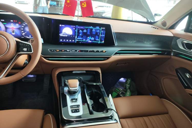 Used Hongqi H9 2025 Model Facelifted 2.0T Two-Wheel Drive Flag-Style Luxury Business Edition, 5 Seats Audio And AC Panel