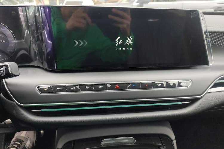 Used Hongqi H9 2025 2.0T Two-Wheel Drive Flagship Luxury Business Edition 5 Seats Audio And AC Panel