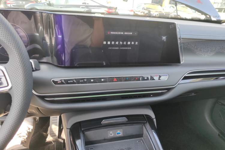 Used Hongqi H9 2025 2.0T Two-Wheel Drive Flagship Luxury Business Edition 5 Seats Audio And AC Panel