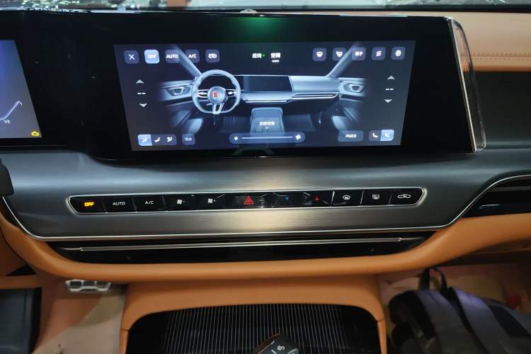 Used Hongqi H9 2025 2.0T Two-Wheel-Drive Flagship Private Enjoyment Style 5 Seats Audio And AC Panel