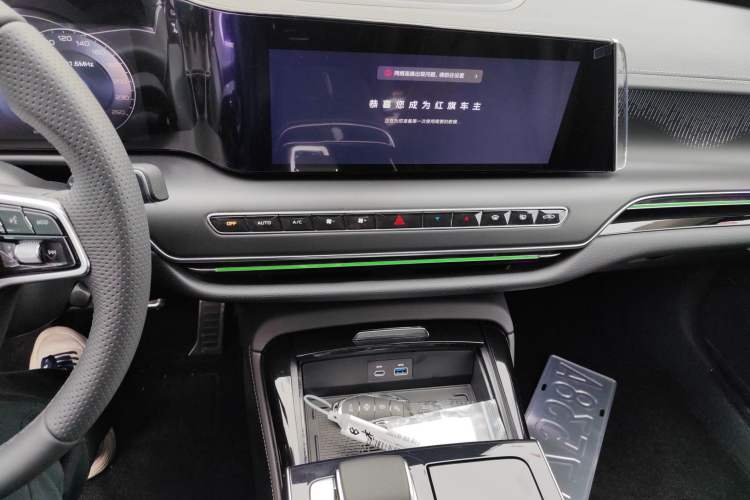 Used Hongqi H9 2025 2.0T Two-Wheel Drive Flagship Luxury Business Edition 5 Seats Audio And AC Panel