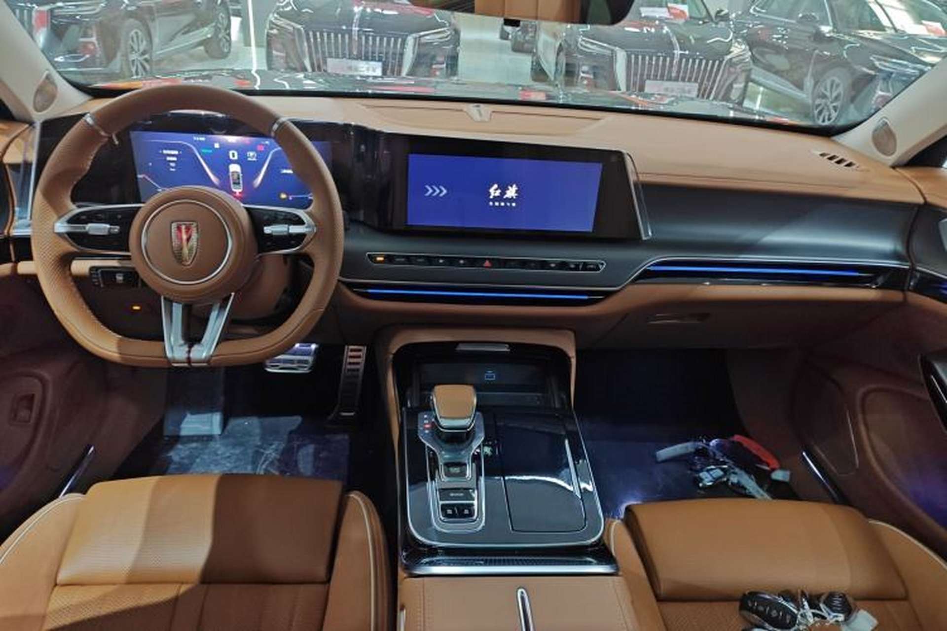 Used Hongqi H9 2025 Model Facelifted 2.0T Two-Wheel Drive Flag-Style Private Enjoyment Fashion Edition, 5 Seats Center Console