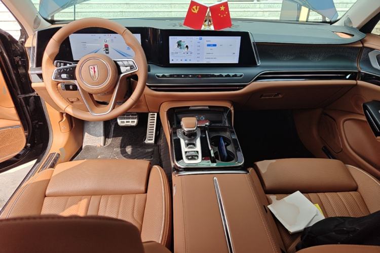 Used Hongqi H9 2025 2.0T Two-Wheel Drive Flagship Luxury Business Edition 5 Seats Center Console