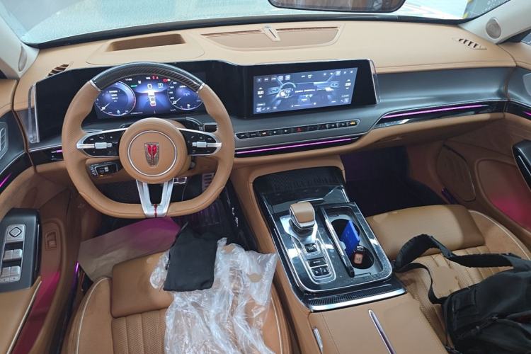 Used Hongqi H9 2025 2.0T Two-Wheel Drive Flagship Private Enjoyment Fashion Edition 5 Seats Center Console