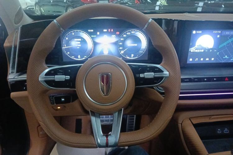 Used Hongqi H9 2025 Model Facelifted 2.0T Two-Wheel Drive Flag-Style Private Enjoyment Fashion Edition, 5 Seats Center Console