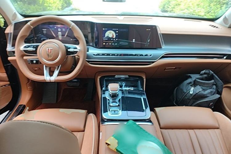 Used Hongqi H9 2025 Model Facelifted 2.0T Two-Wheel Drive Flag-Style Private Enjoyment Fashion Edition, 5 Seats Center Console