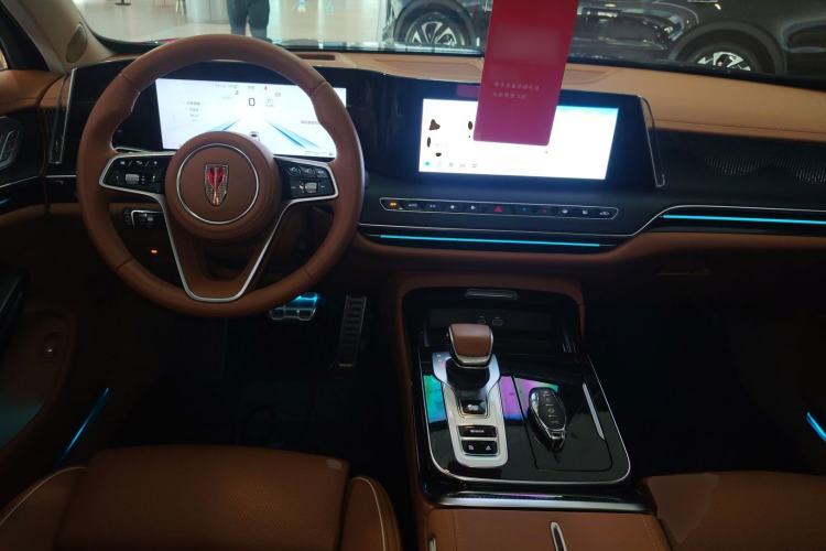 Used Hongqi H9 2025 2.0T Two-Wheel-Drive Flagship Luxury Business Edition 5 Seats Center Console