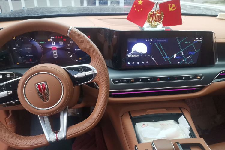 Used Hongqi H9 2025 Model Facelifted 2.0T Two-Wheel Drive Flag-Style Private Enjoyment Fashion Edition, 5 Seats Center Console