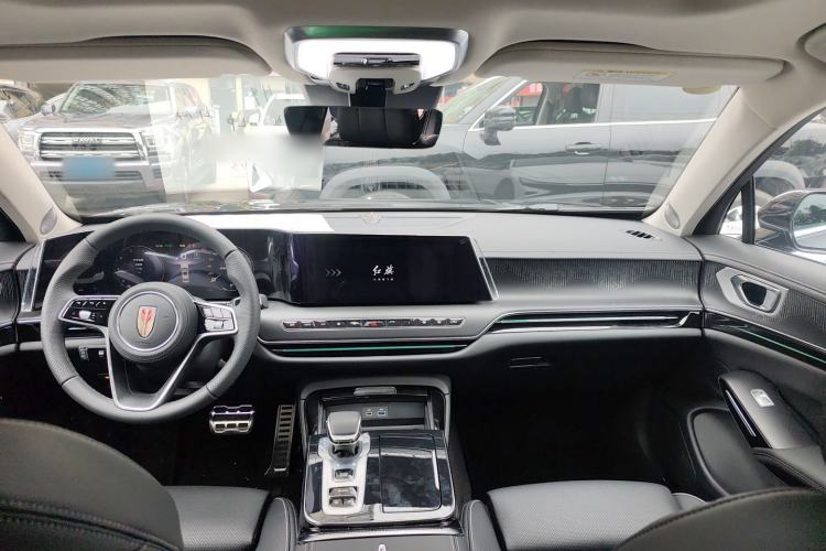 Used Hongqi H9 2025 2.0T Two-Wheel Drive Flagship Luxury Business Edition 5 Seats Center Console