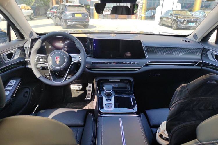 Used Hongqi H9 2025 2.0T Two-Wheel Drive Flagship Luxury Business Edition 5 Seats Center Console