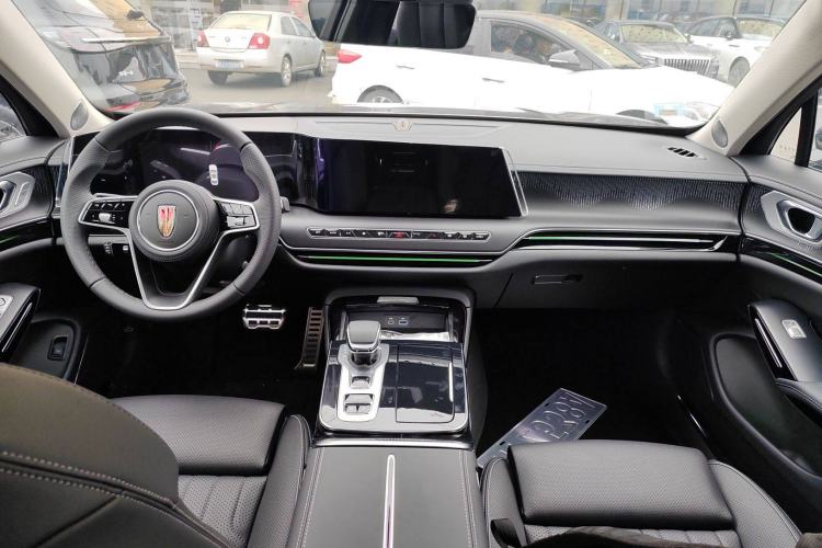 Used Hongqi H9 2025 2.0T Two-Wheel Drive Flagship Luxury Business Edition 5 Seats Center Console