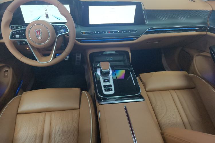 Used Hongqi H9 2025 Model Facelifted 2.0T Two-Wheel Drive Flag-Style Luxury Business Edition, 5 Seats Center Console