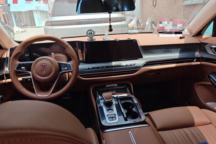 Used Hongqi H9 2025 2.0T Two-Wheel Drive Flagship Luxury Business Edition 5 Seats Center Console