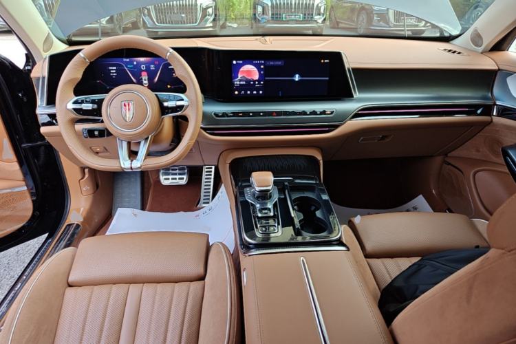 Used Hongqi H9 2025 Model Facelifted 2.0T Two-Wheel Drive Flag-Style Private Enjoyment Fashion Edition, 5 Seats Center Console