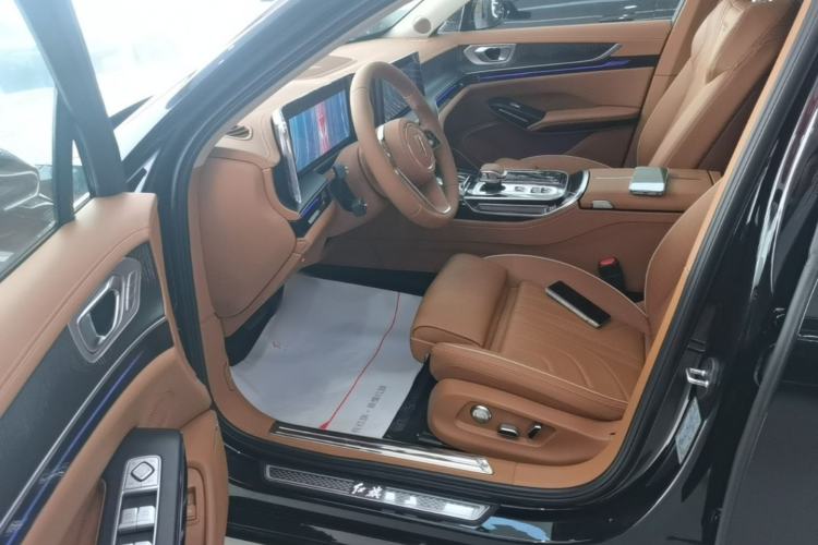 Used Hongqi H9 2025 Model Facelifted 2.0T Two-Wheel Drive Flag-Style Luxury Business Edition, 5 Seats Driver Seat
