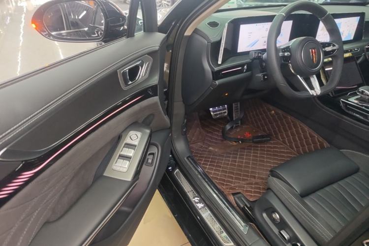 Used Hongqi H9 2025 2.0T Two-Wheel-Drive Flagship Private Enjoyment Style 5 Seats Driver Seat