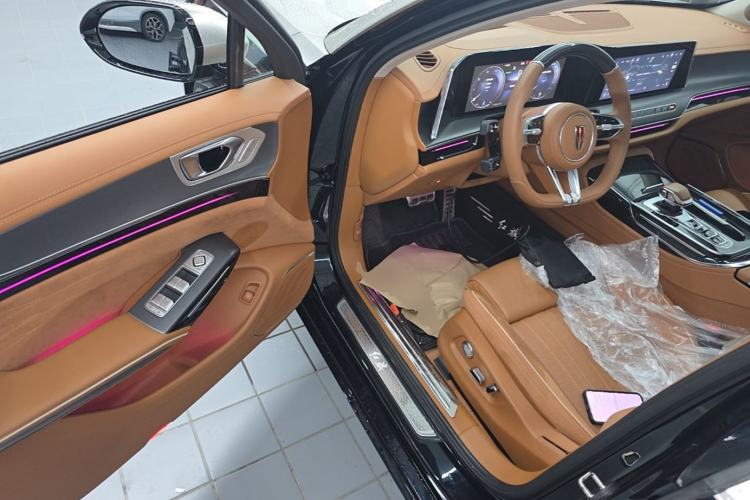 Used Hongqi H9 2025 2.0T Two-Wheel Drive Flagship Private Enjoyment Fashion Edition 5 Seats Driver Seat