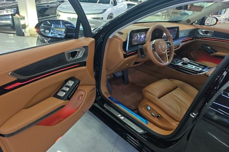 Used Hongqi H9 2025 Model Facelifted 2.0T Two-Wheel Drive Flag-Style Luxury Business Edition, 5 Seats Driver Seat