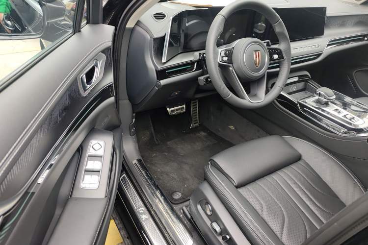 Used Hongqi H9 2025 2.0T Two-Wheel Drive Flagship Luxury Business Edition 5 Seats Driver Seat