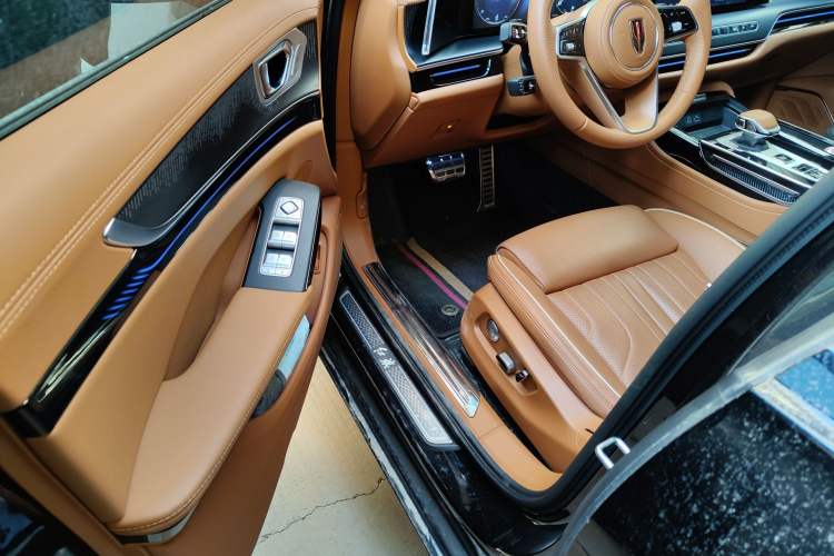Used Hongqi H9 2025 2.0T Two-Wheel Drive Flagship Luxury Business Edition 5 Seats Driver Seat