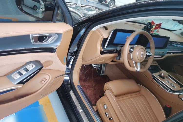 Used Hongqi H9 2025 Model Facelifted 2.0T Two-Wheel Drive Flag-Style Private Enjoyment Fashion Edition, 5 Seats Driver Seat
