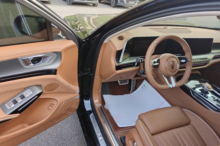 Used Hongqi H9 2025 Model Facelifted 2.0T Two-Wheel Drive Flag-Style Private Enjoyment Fashion Edition, 5 Seats Driver Seat
