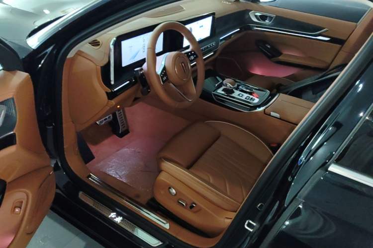 Used Hongqi H9 2025 2.0T Two-Wheel-Drive Flagship Luxury Business Edition 5 Seats Driver Seat